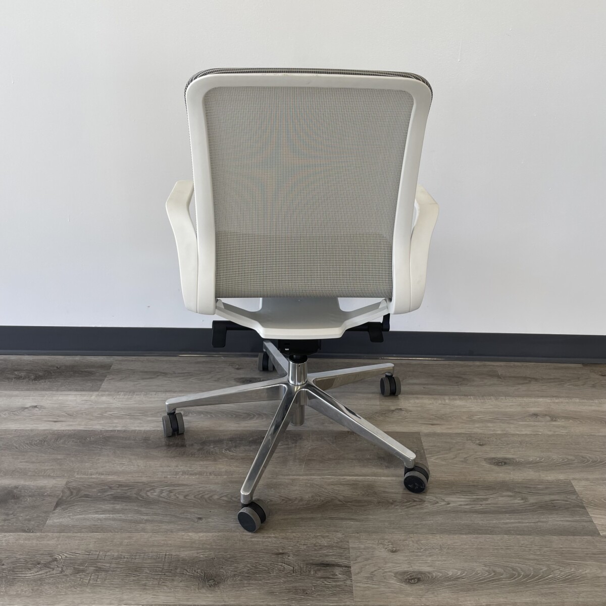 OM Seating Lórien® Mid-back Mesh $1,027 - Image 4